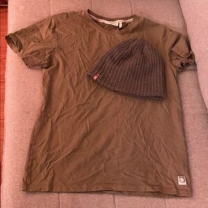 Fjallraven lot includes Greenland Tee + Övik Beanie